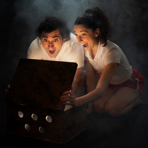 Les cinq anneaux perdus : Camille et Charlie ouvrent une boîte lumineuse