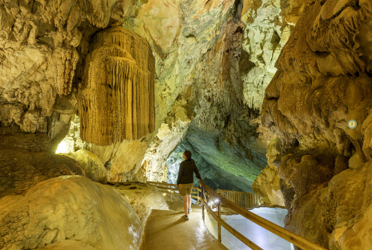 Parcours dans les Grottes du Cerdon