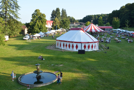 Festival Multi-Pistes : Des chapiteaux
