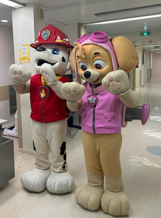 Marcus et Stella font coucou