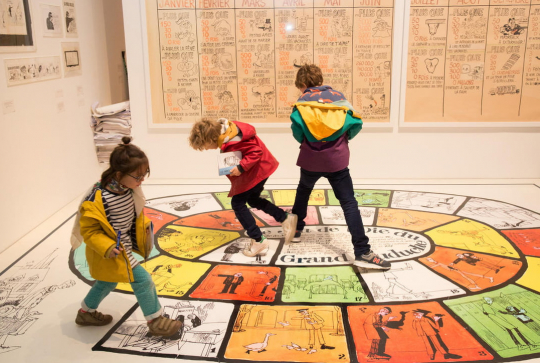 Journées du patrimoine 2024 à Paris : enfants jouent au jeu de l'oie