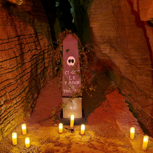 Grottes de la Balme : Tombeau dans les grottes
