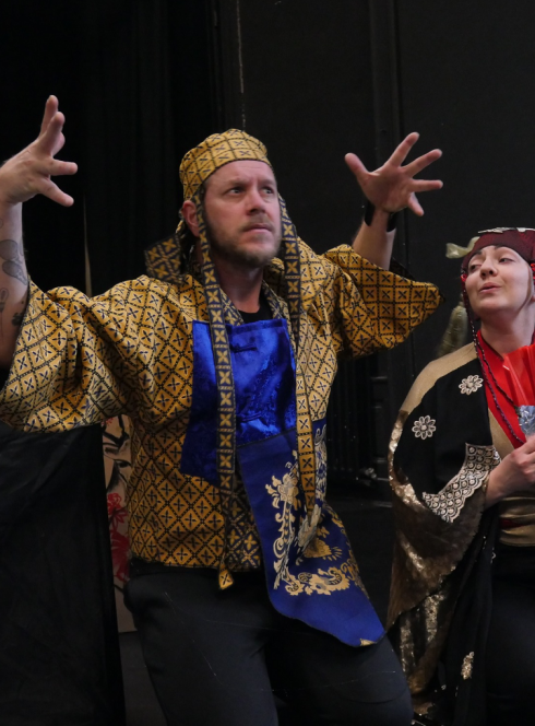 La Pluie et le Soleil : 2 comédiens en costumes