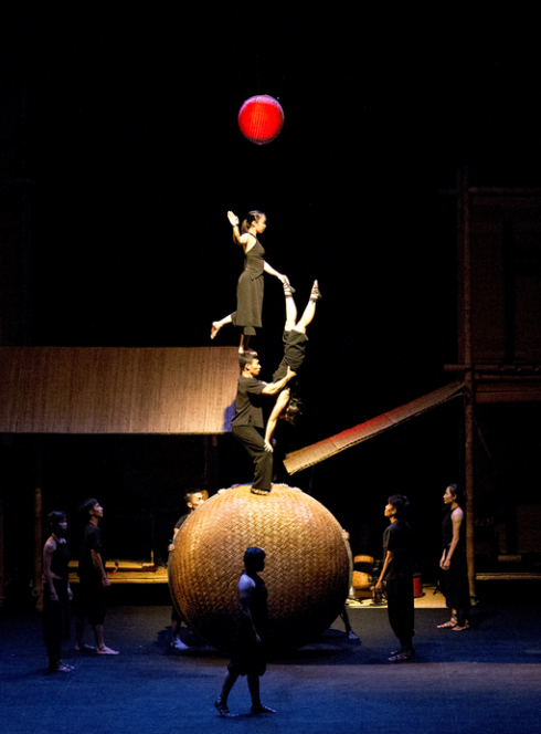 À Ố Lang Phö - Cirque Vietnamien