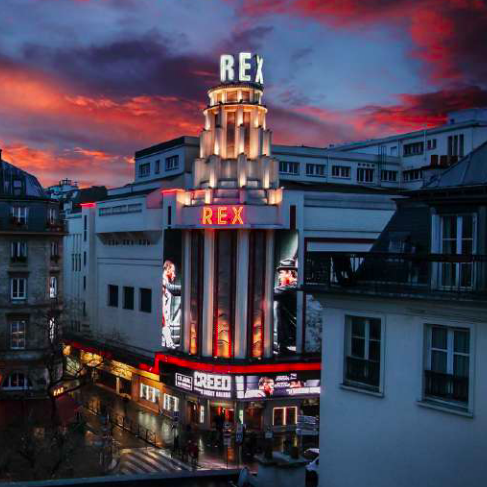 Le Grand Rex : vue lointaine du cinéma