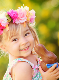 Chasse aux oeufs de Pâques enfant