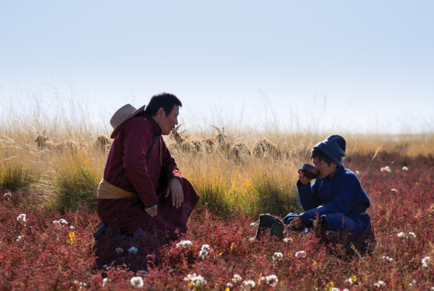 Les Racines du Monde : le personnage principal et son père