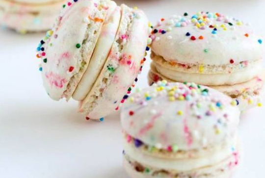 Macarons arc-en-ciel