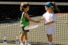 Le tennis pour enfants : un sport individuel à choisir en activité extra-scolaire