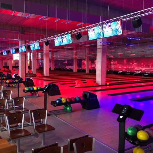 Bowling Des Lumières : Des pistes dans une ambiance lumineuse