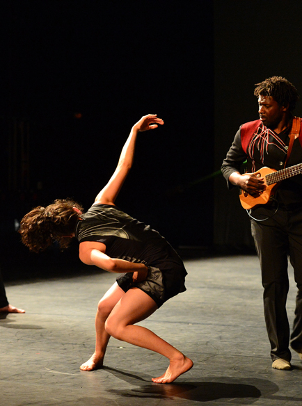 au delà des frontières