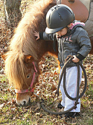 Petite fille et son poney