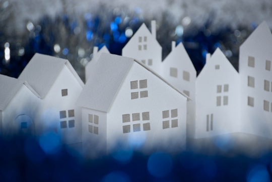 DIY : des bricolages de Noël tendance et récup' pour les enfants : village de papier