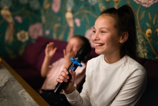 Meilleurs loisirs indoor famille : karaoké