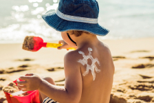 Pourquoi opter pour une crème solaire bio pour vos enfants ?