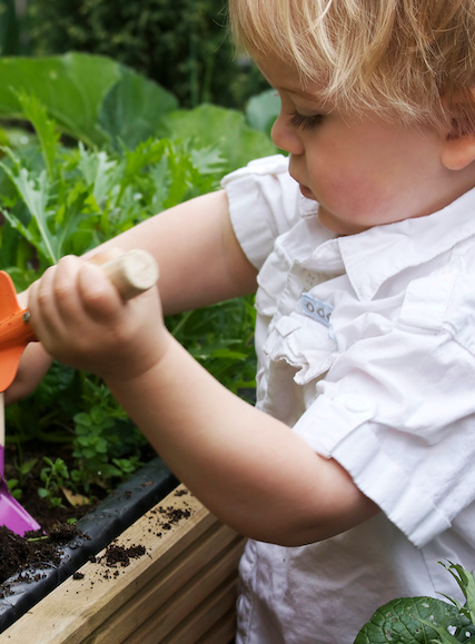 Les 48h de l'agriculture urbaine : enfant qui jardine