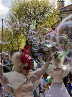Carnaval à Blagnac : défilé bulles