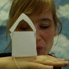 Un oiseau sur le bras