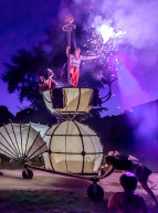 Don QuichOtte and Los Otres – Cie CEM : parade de Noël à Toulouse