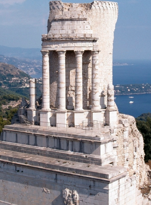 Monument jeu d'enfant : Trophée d'Auguste à La Turbie
