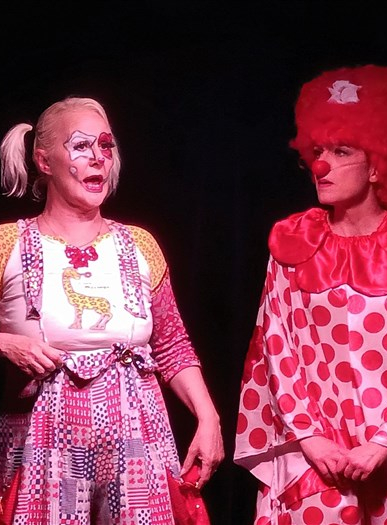 Lola découvre le monde