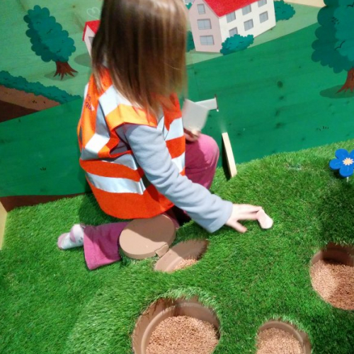 Fouille, Farfouille, Aventure-toi dans le temps !