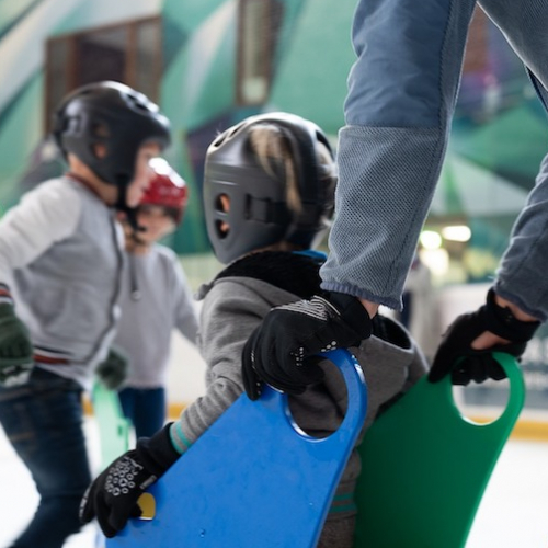 Patinoire Petit Port à Nantes : chaise pour enfant sur la glace