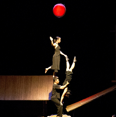 À Ố Lang Phö - Cirque Vietnamien
