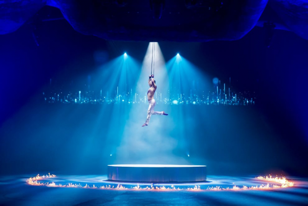 Les impressionnantes acrobaties d'Holiday on Ice - Atlantis