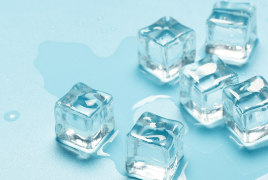 Expériences scientifiques avec de l'eau pour les enfants : activités à la maison - Comprendre la pluie