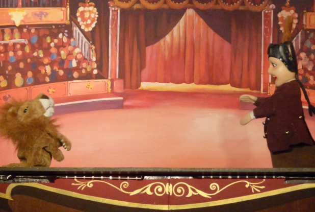 Guignol dresse le lion