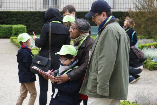 Chasse aux oeufs de Pâques à Paris - groupe
