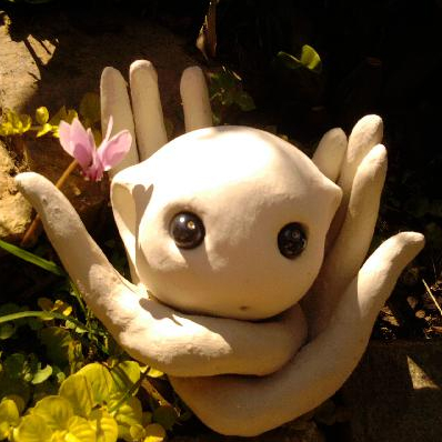 Não Não dans son jardin