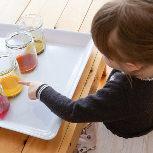 Expériences scientifiques ludiques à faire avec les enfants en cuisine : transformer les aliments en famille