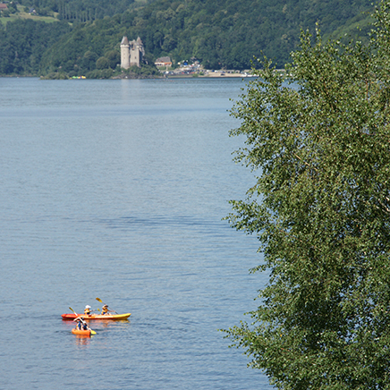 Lac de Bort-les-Orgues : plage pour une baignade en famille