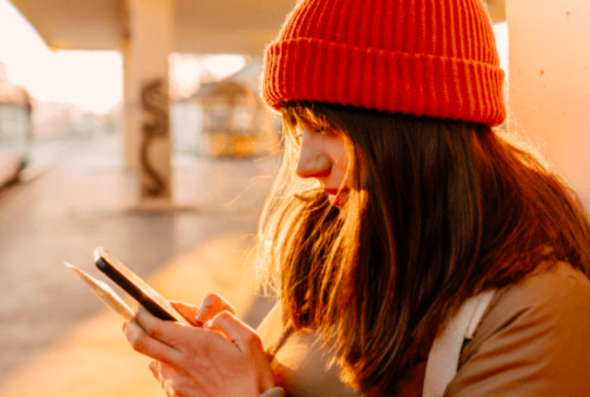 Babbel : jeune fille sur l'application