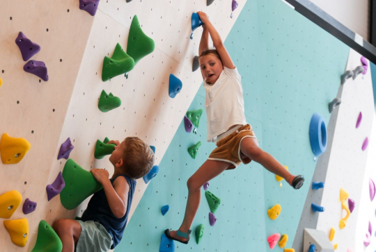 Escalade ludique et sécurisée à Climb Up