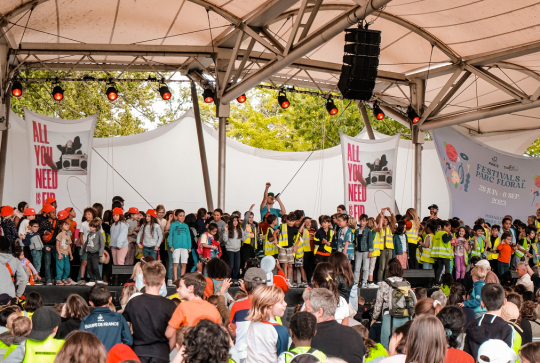 Pestacles : Les enfants font la fête sur la scène