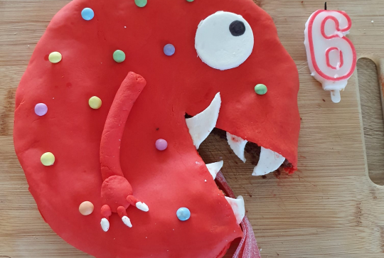 Gâteau monstre rouge