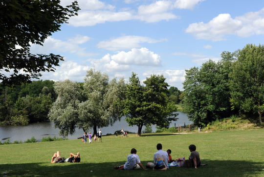 Le Port aux Cerises : pause au bord de l'eau