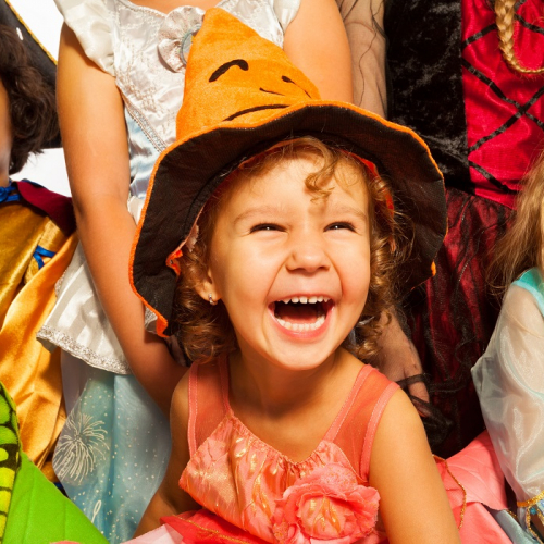 Carnaval de Nice 2025 et fêtes de l'hiver sur la Côte d'Azur : Des enfants déguisés