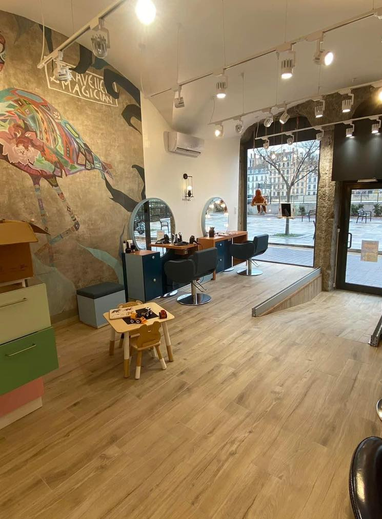 Le coiffeur des petits lyonnais : un salon de coiffure comme à la ...