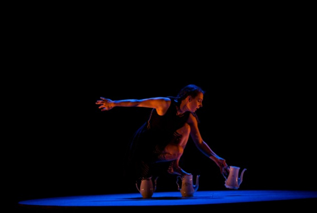 Le Plus petit Cirk du bord du bout du monde - la jongleuse