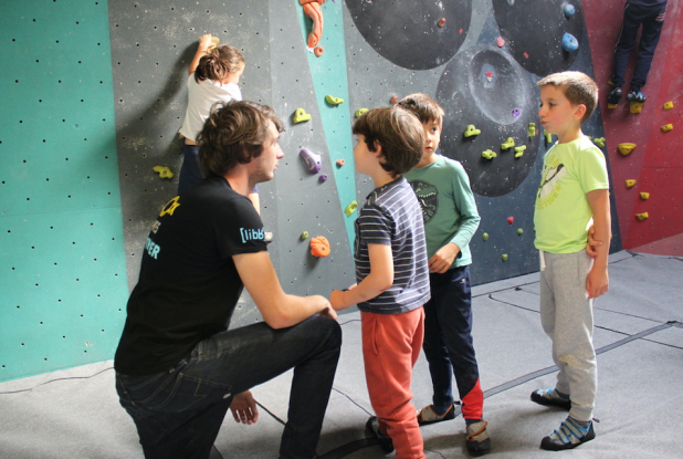 Block'Out Cergy-Pontoise : un professeur et un enfant