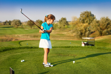 Extra-scolaire : pourquoi pas le golf pour votre enfant ?