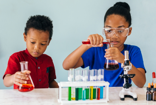 Des expériences scientifiques en ligne pour les enfants