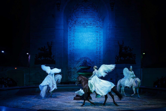 Le vieil ange et l'enfant - Cie équestre du Château de Chantilly : anges