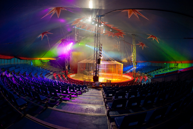 Sous le chapiteau du Cirque Medrano