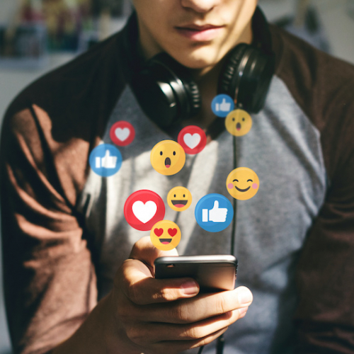 Réseaux sociaux et ados : dangers et bonns pratiques