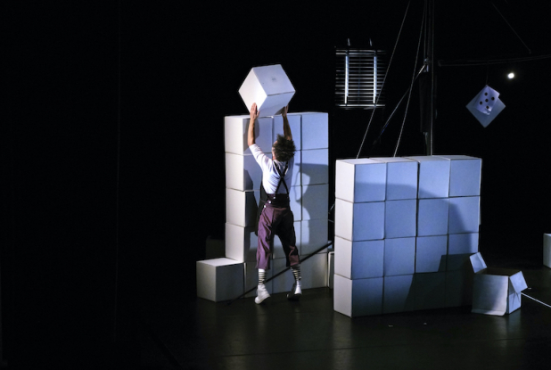 Prélude en bleu majeur : de dos